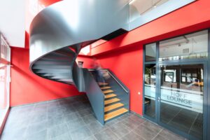 HOFF_Treppe_Eingang_quer_2017_65A0334_web-min